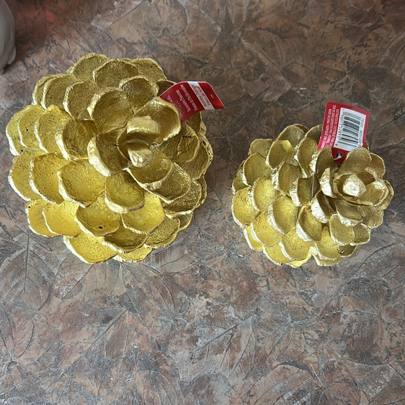 Ashland Gold Pinecone Festive and Warm Decorative Set - Picture 4 of 8